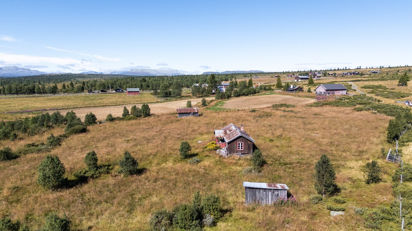 Uthuset og forlåven som også kalles løo benyttes også som lagerplass Galleribilde