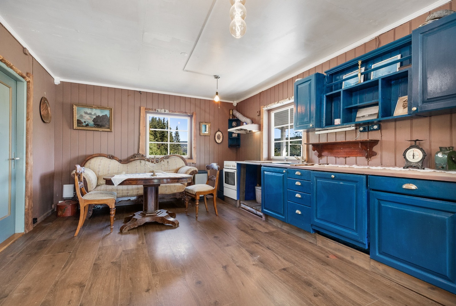 Kjøkken og spisestueplass Galleribilde