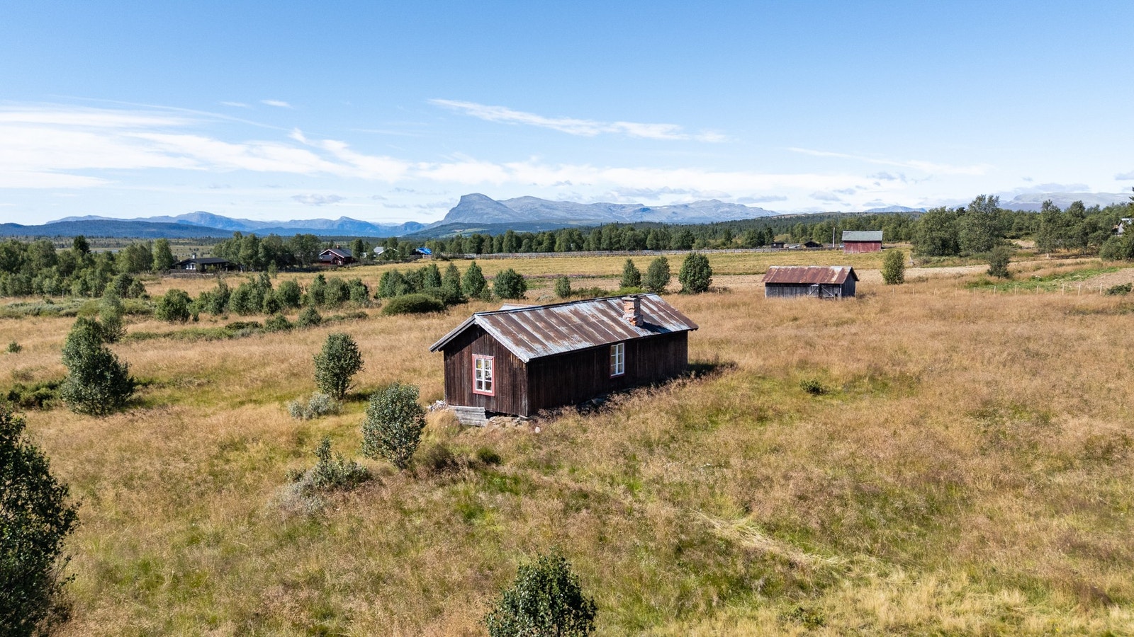 Sommerfjøset er en enkel bygning og benyttes i dag som lagringssplass Galleribilde