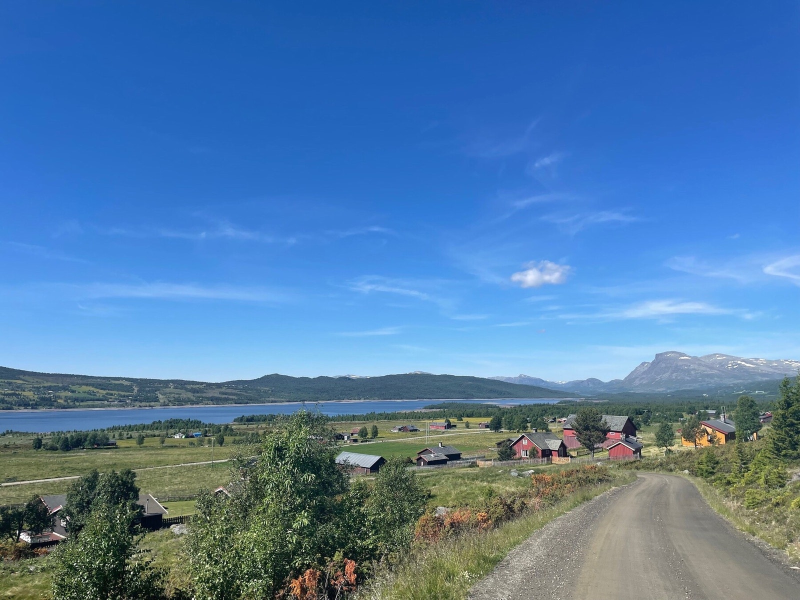Fine sykkelveier i stølsområde - dette på veien til Langestølen Galleribilde