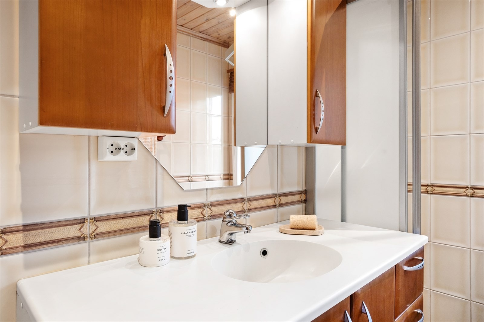 Baderommet har god plass i innredningen. Galleribilde