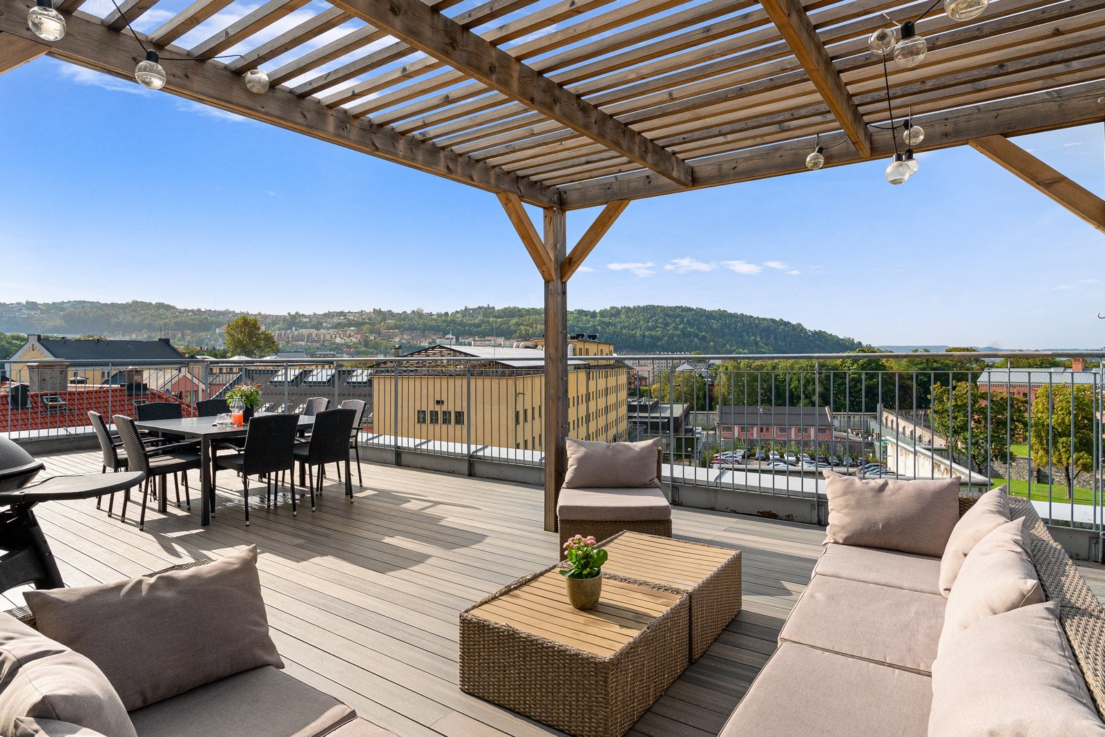 Stor felles takterrasse med 360 grader utsik Galleribilde