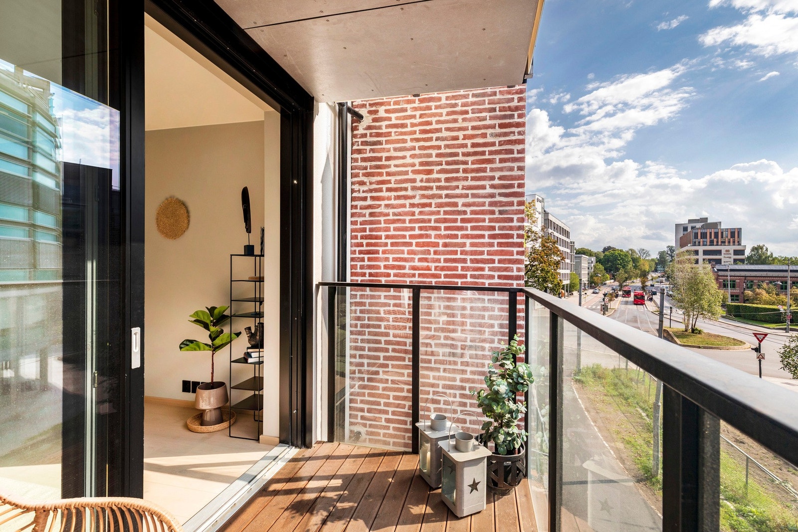 Sydvendt balkong på 4,5 m² med sol fra rundt kl.10:30-19:00 (midtsommers) Galleribilde