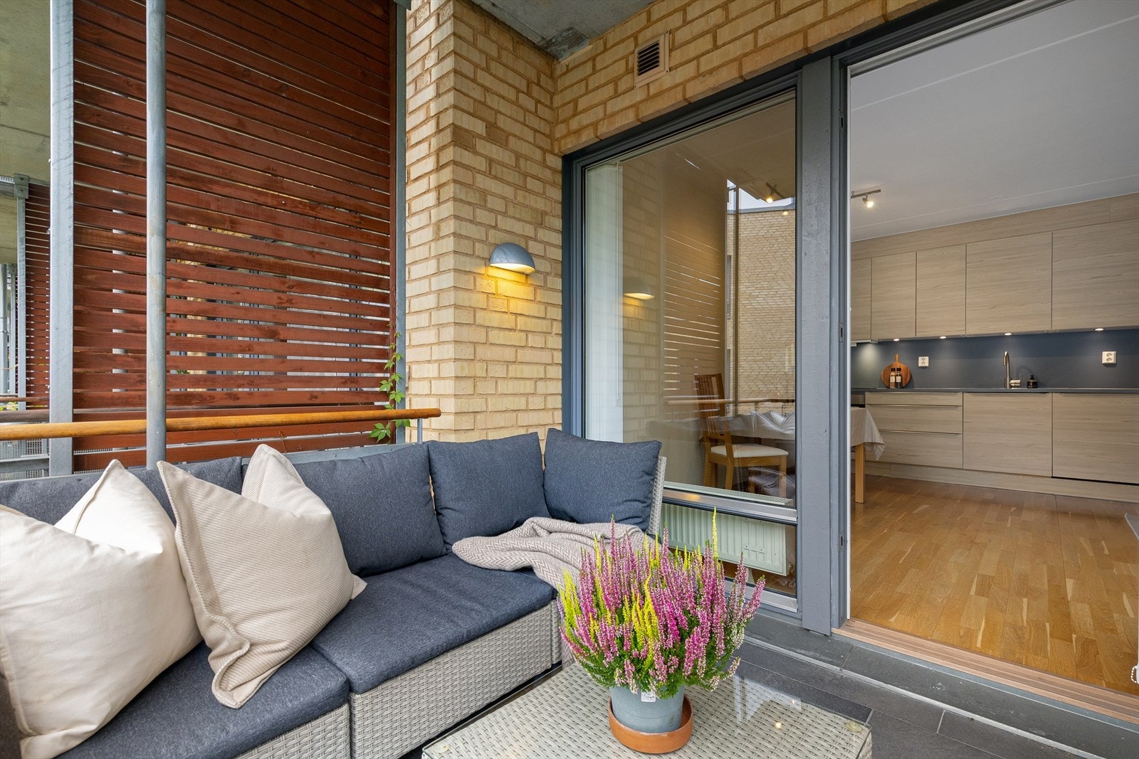 Med vestvendt beliggenhet får du ettermiddags- og kveldssol på balkongen. Galleribilde