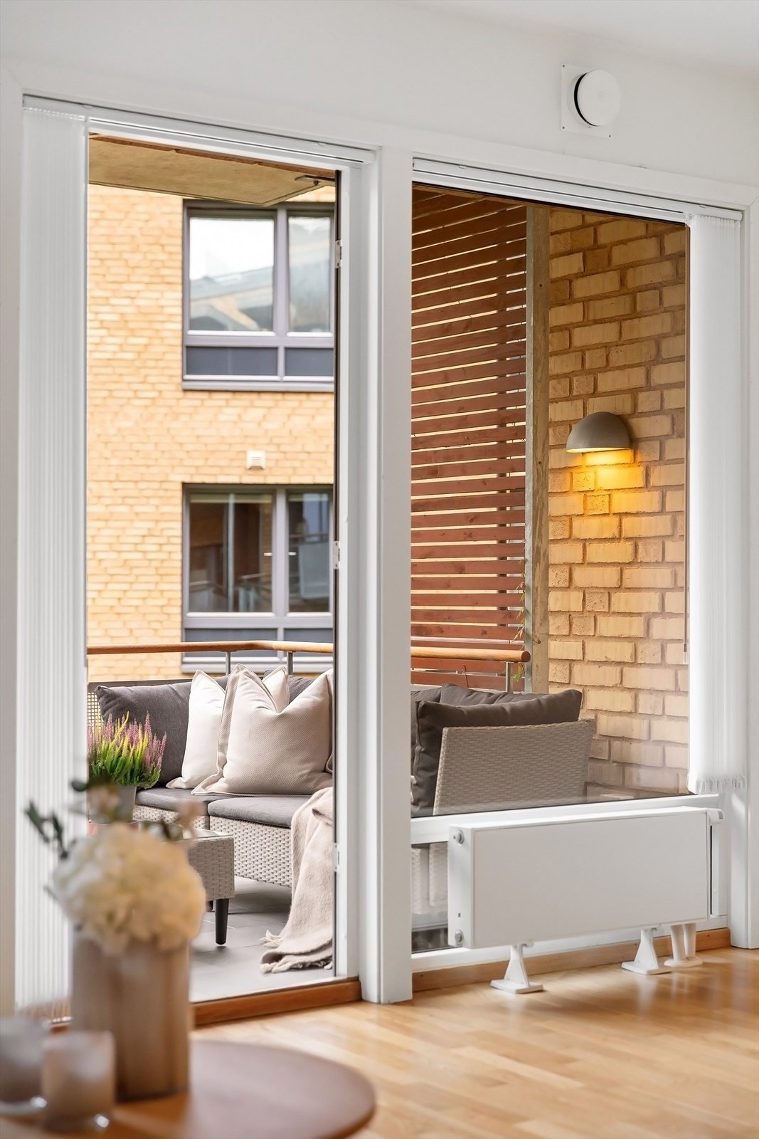 Adkomst til solrik balkong på ca. 5 m² med god plass til utemøbler. Galleribilde