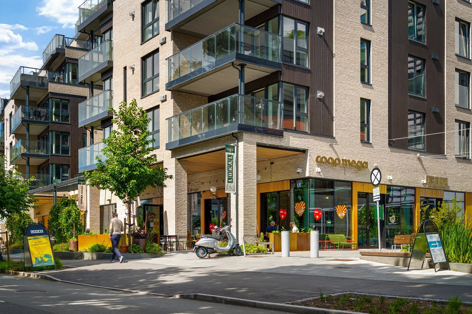 Harbitz Torg tilbyr et rikelig utvalg av butikker, kaféer og hyggelige spisesteder. Galleribilde