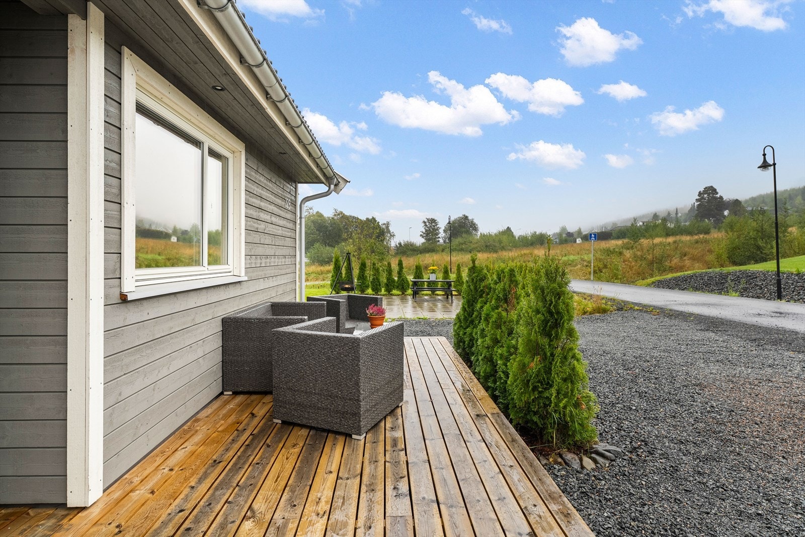 Terrasseplattingen ved inngang
spartiet har også plass til møbelgruppe. Galleribilde