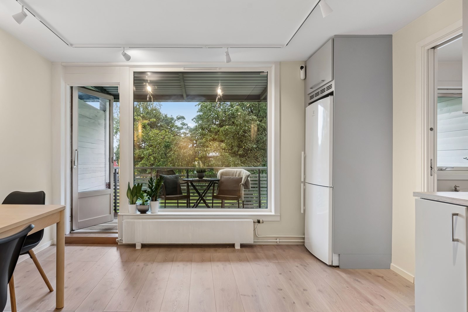 Med en overbygget balkong får du både inne-og uteplass i ett. Galleribilde