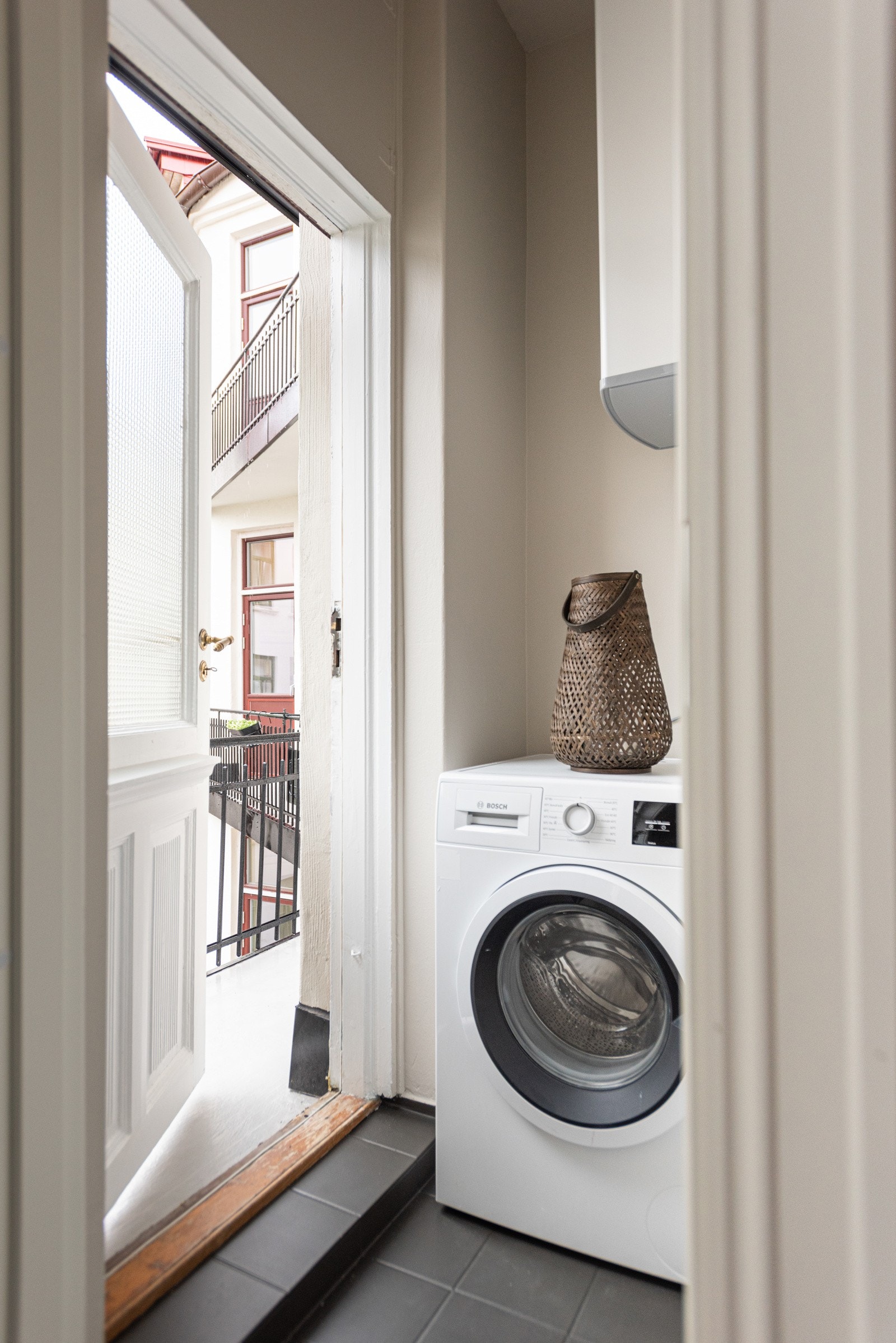 Fra hovedsoverom er det adkomst til separat vaskerom Galleribilde