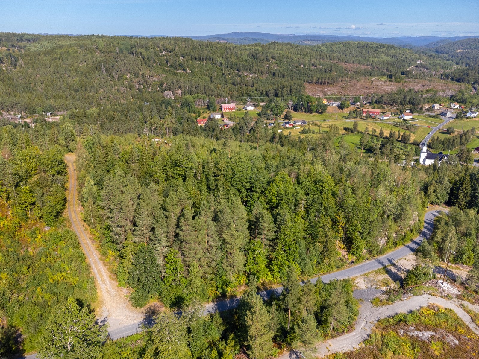 Velkommen til Kjørkeliheia - Et høyt fint beliggende område med umiddelbar nærhet til skianlegg, -løype og flott natur Galleribilde