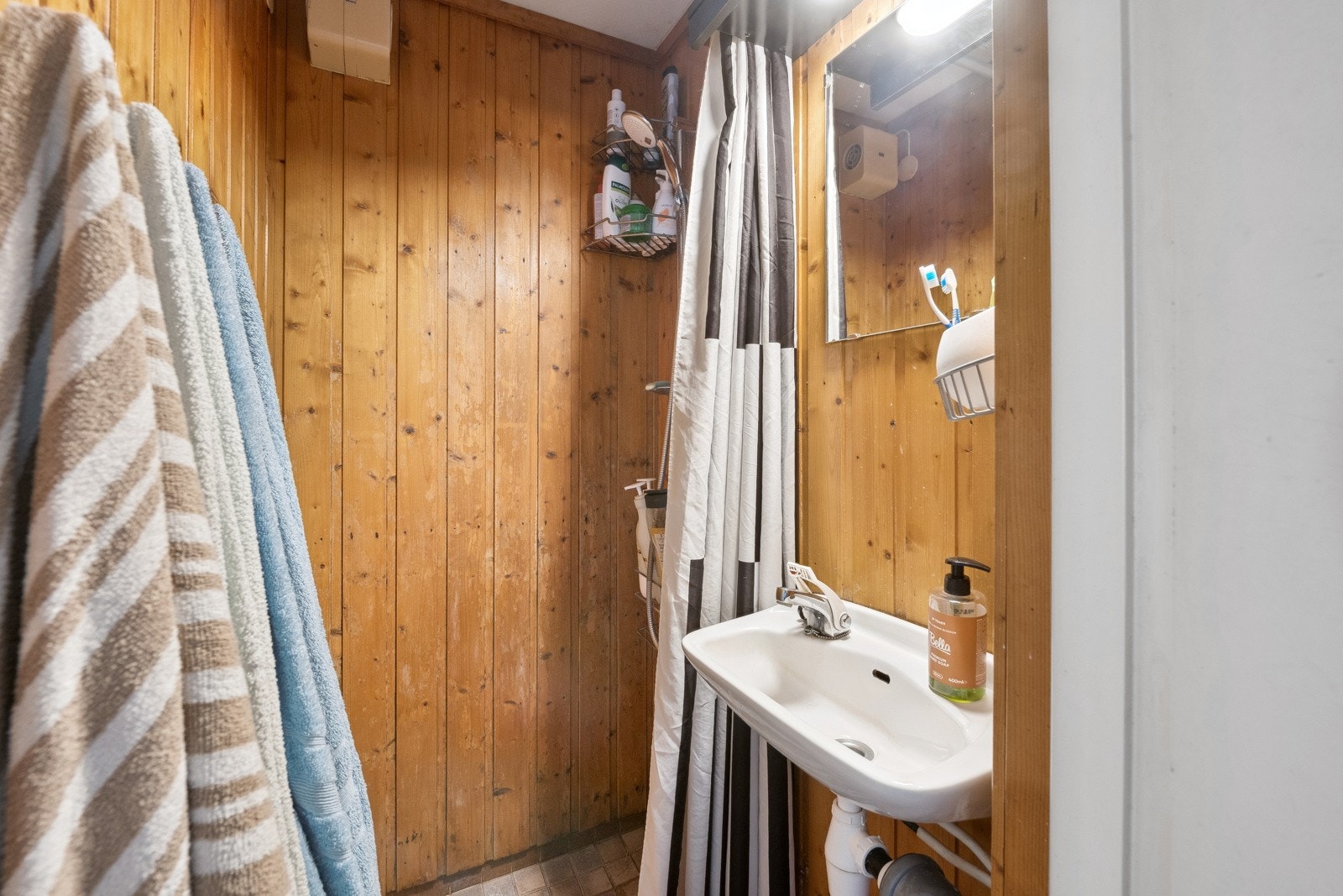 Badet i leilighet 1 i Solliveien 119 Galleribilde