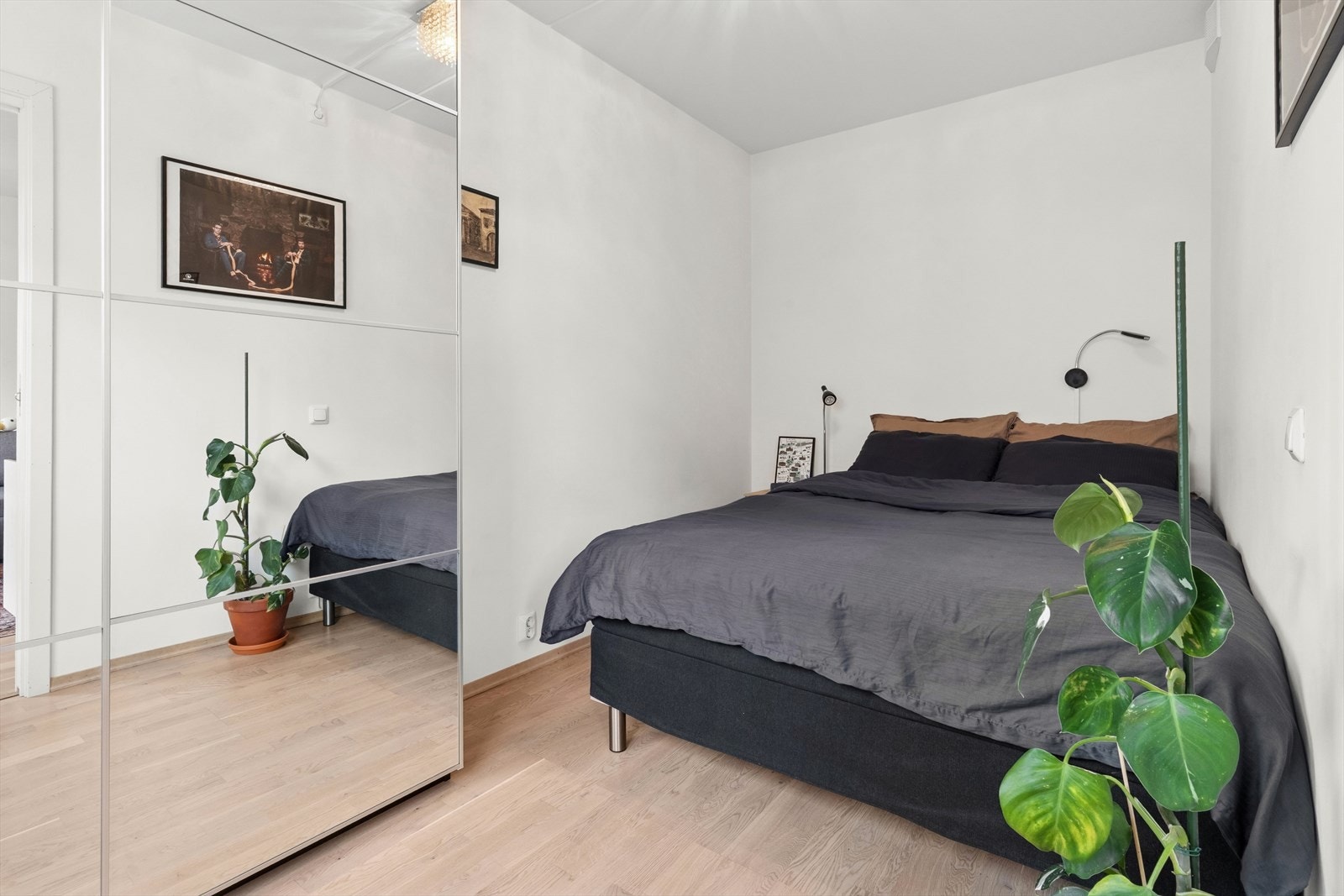 Soverommet er lunt og innbydende, med god plass til seng og oppbevaring. Galleribilde