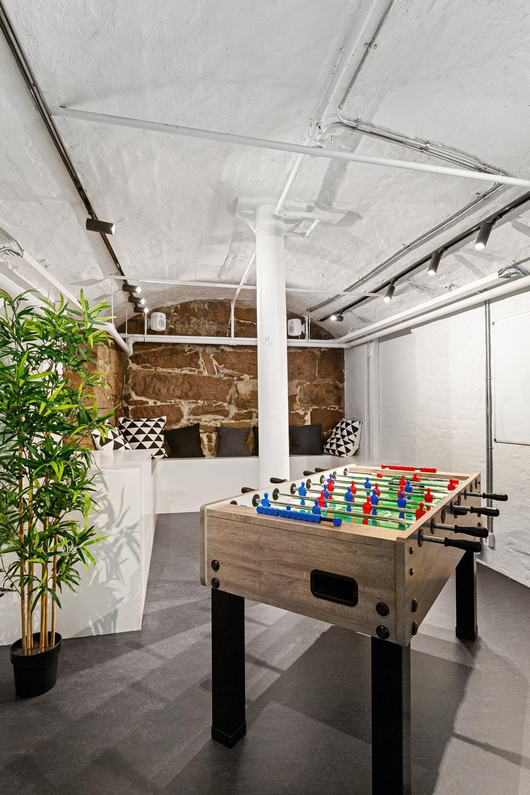 I studio er det blant annet fotballspill. Galleribilde