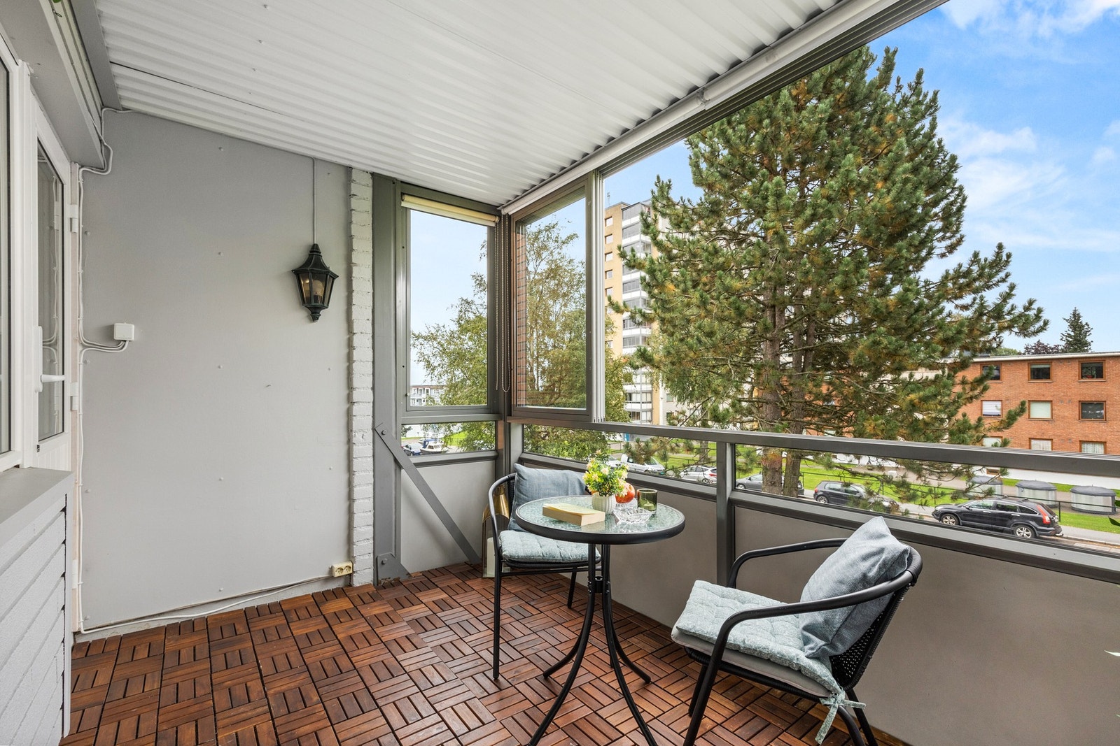 Innglassingen kan åpnes eller lukkes etter behov, og solskjerming sørger for behagelige temperaturer. Galleribilde