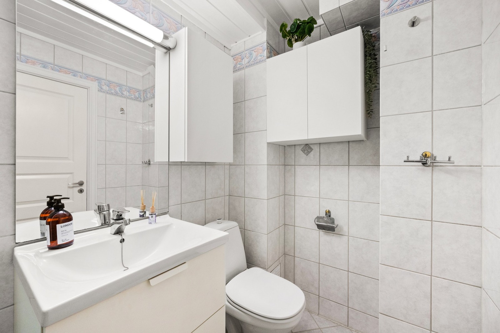 Nye baderoms skap i 2021. Et praktisk og funksjonelt bad som gir en god start på dagen. Galleribilde