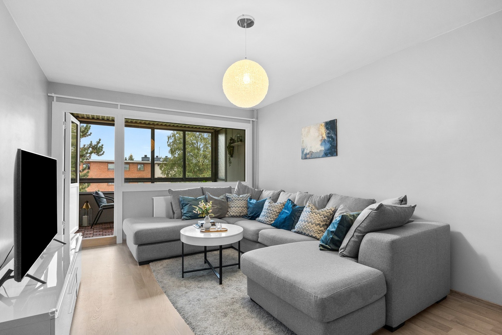 Christian Echevarria-Ruden v/PrivatMegleren Primera har gleden av å presentere Rødtvetveien 34! Galleribilde