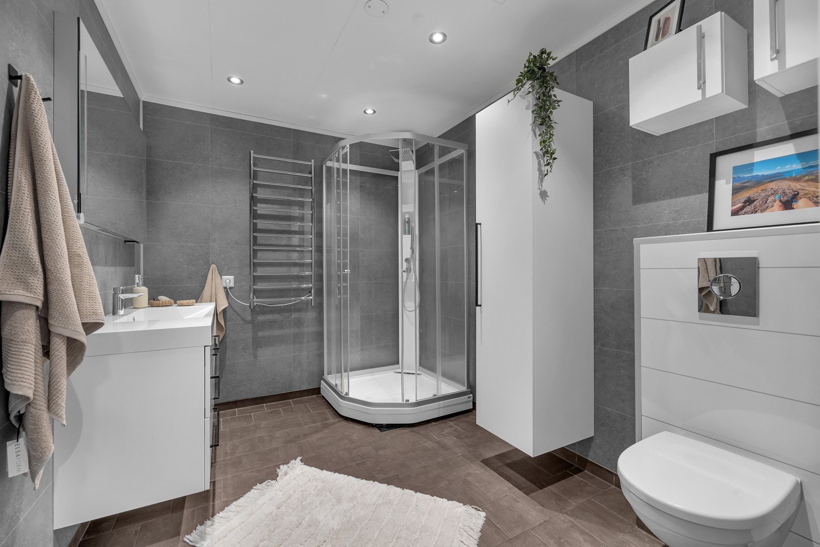 Badet ble renovert i 2015 og holder fin standard Galleribilde