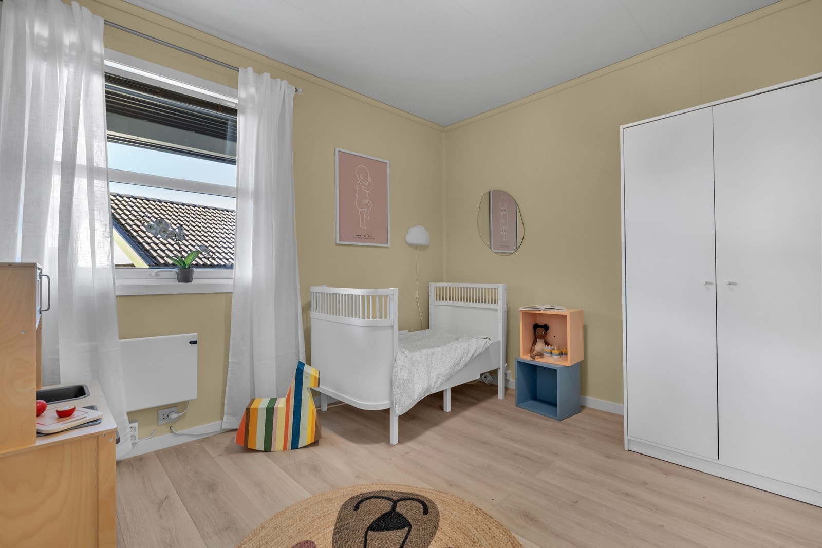 Det er totalt 3 soverom i boligens 1. etasje. Samtlige av fin størrelse Galleribilde