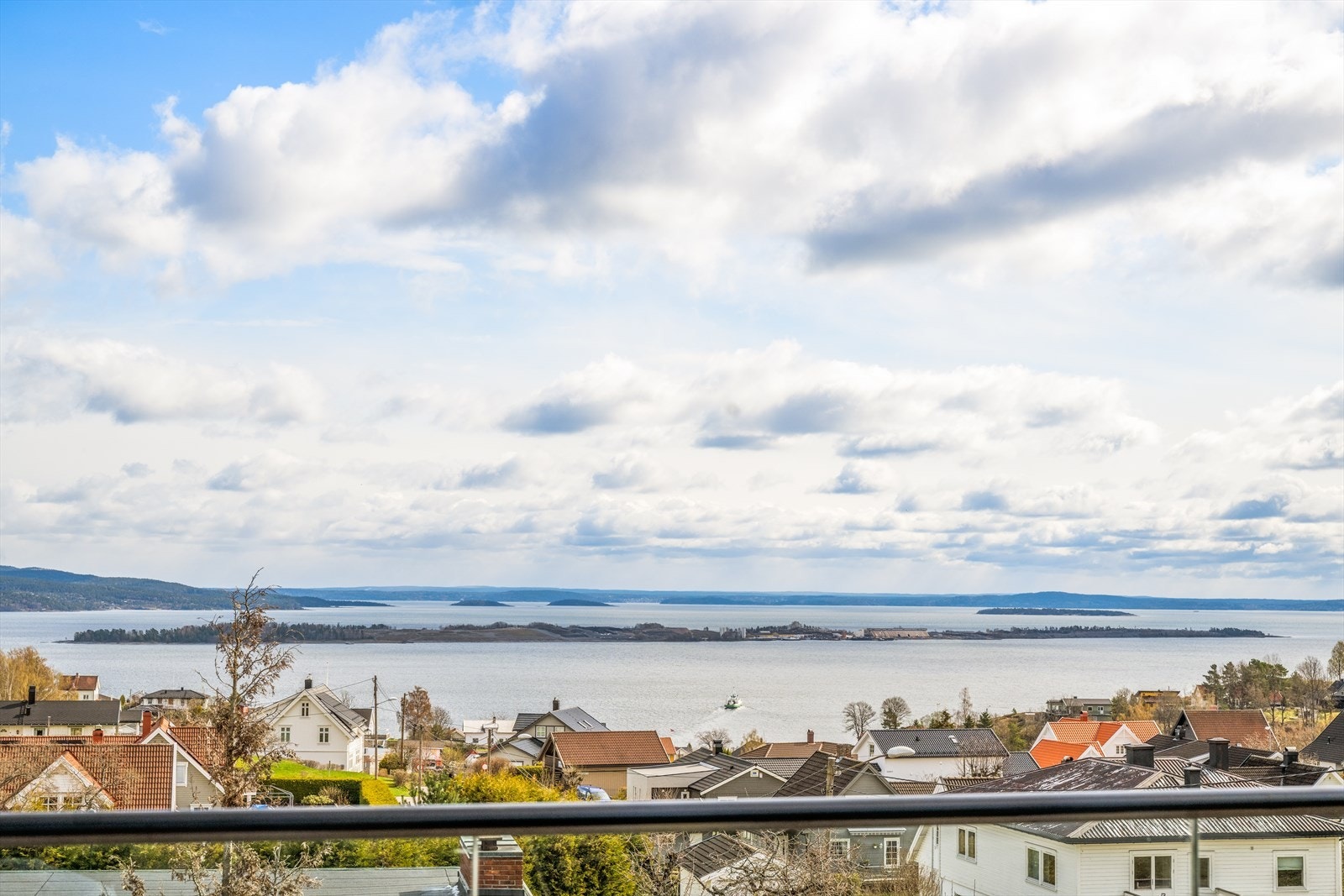 Flott utsikt fra terrassen i 2.etg. Galleribilde