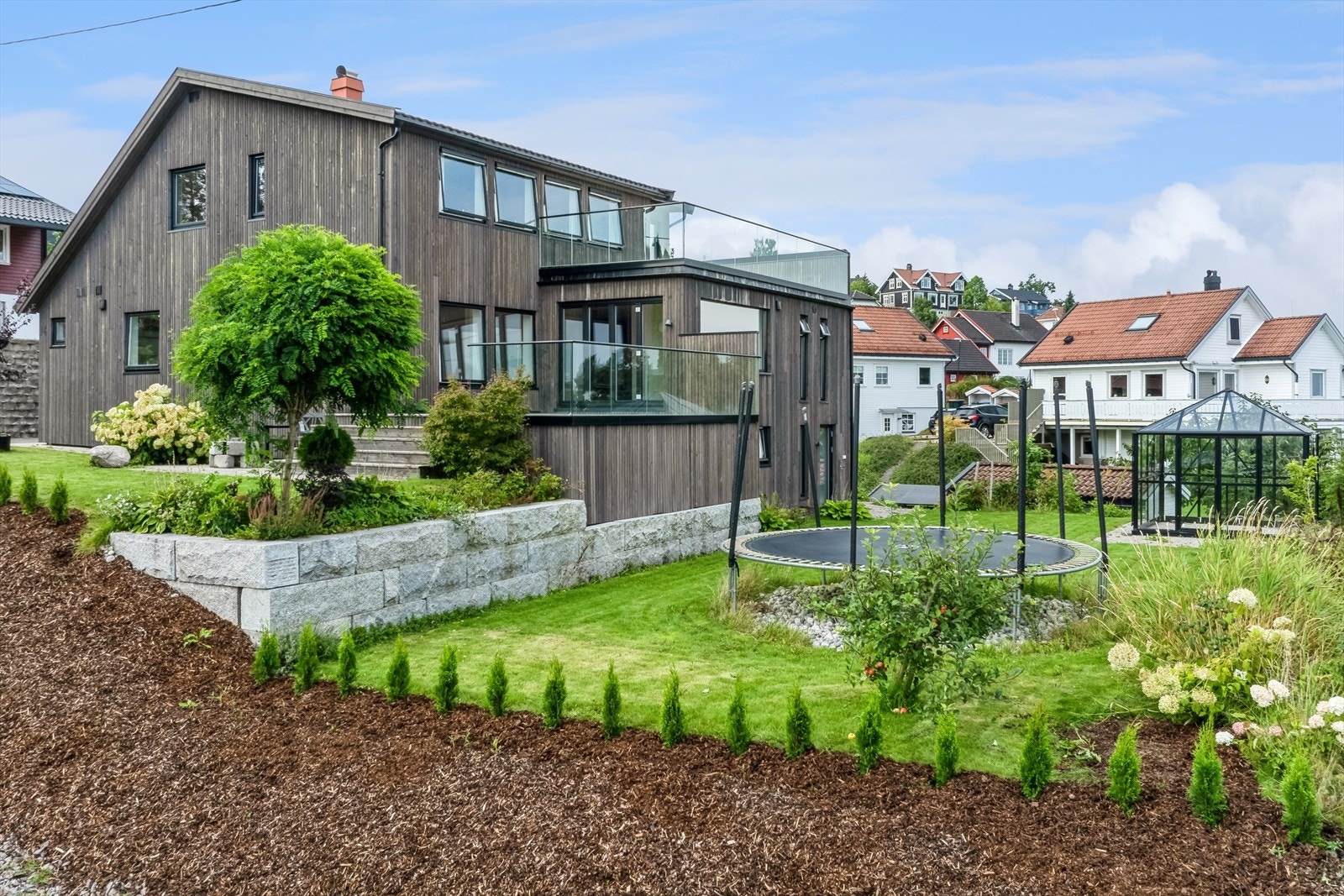 Lekker enebolig over 3 etasjer Galleribilde