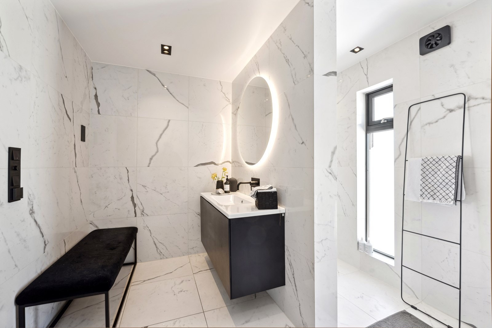 Lekkert stilfullt bad fra 2018 Galleribilde