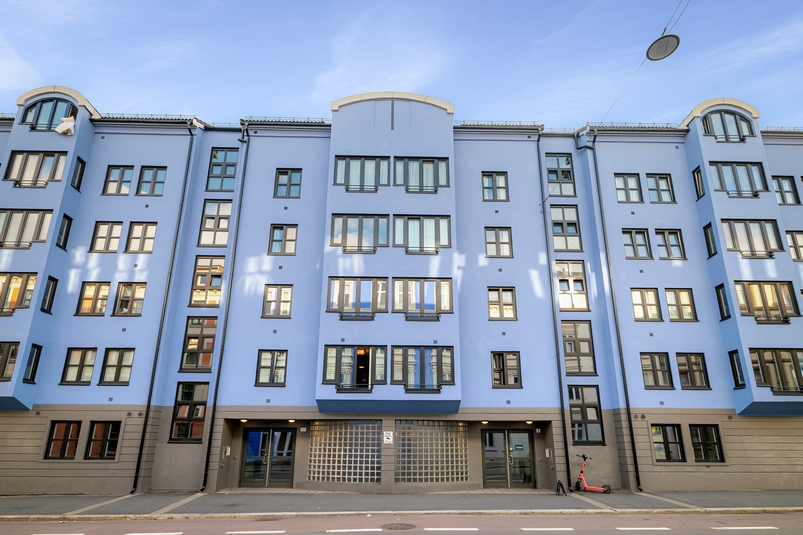 Velkommen til Herslebs gate 11 - sentralt på Nedre Grünerløkka med byens beste tilbud rett utenfor døren. Galleribilde