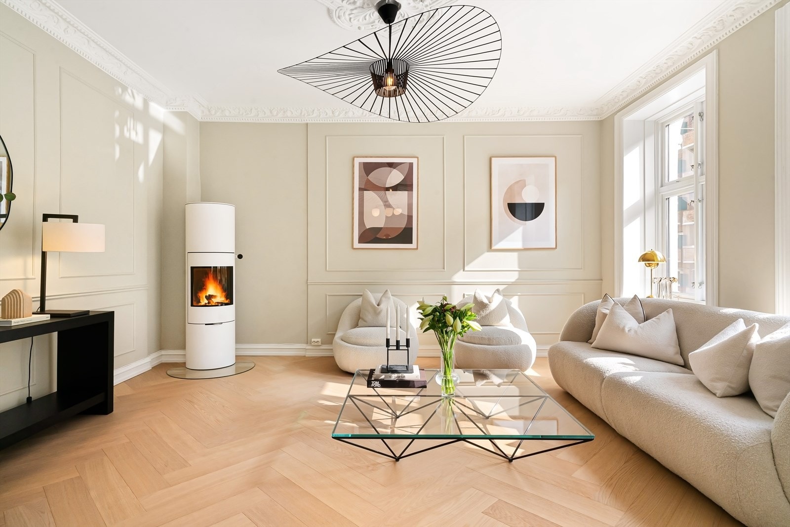 Vakkert brystpanel som spiller godt sammen med de andre klassiske detaljene. Galleribilde