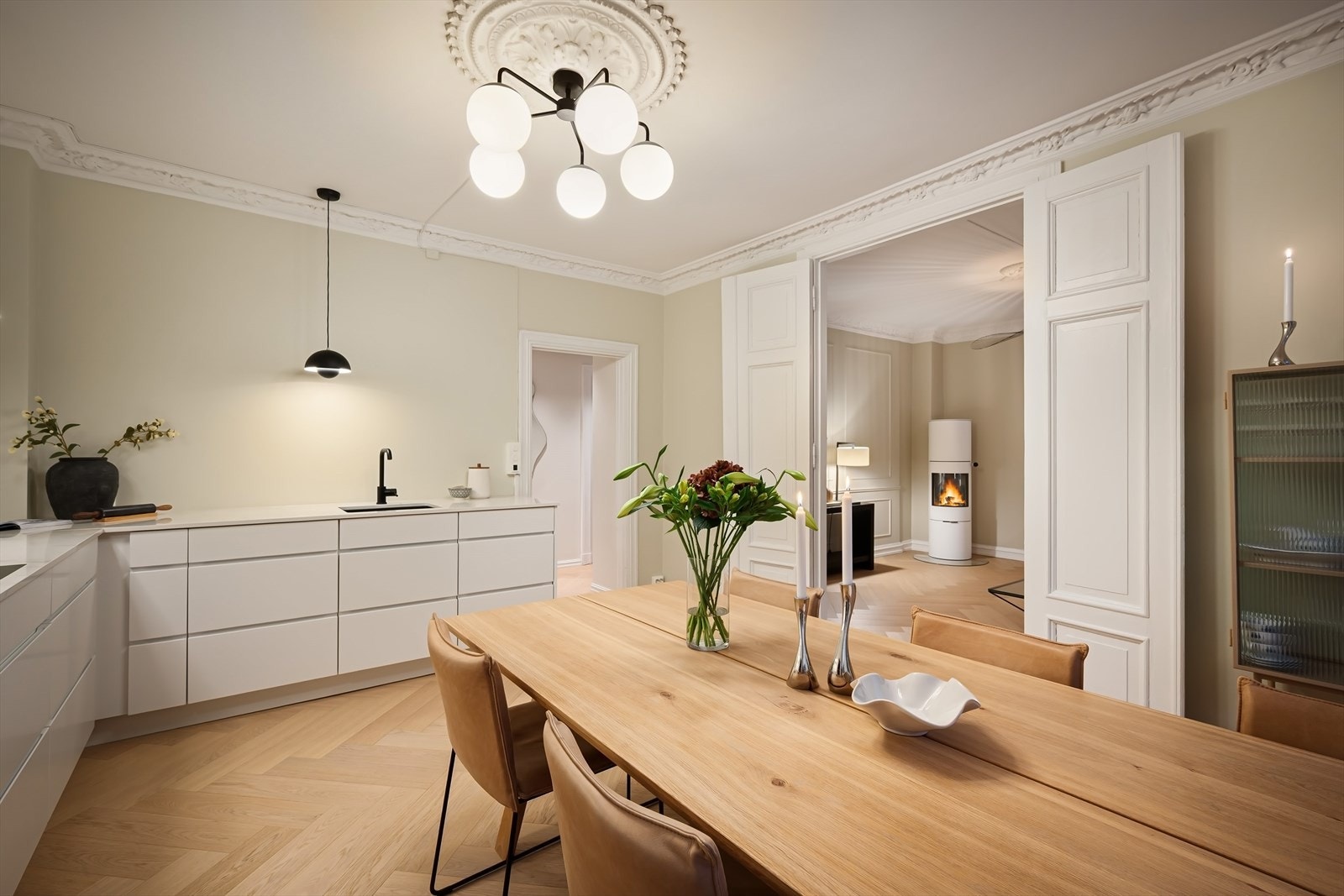 EKSTRA IKKJE BURK 25spisestue_kveld.jpg Galleribilde