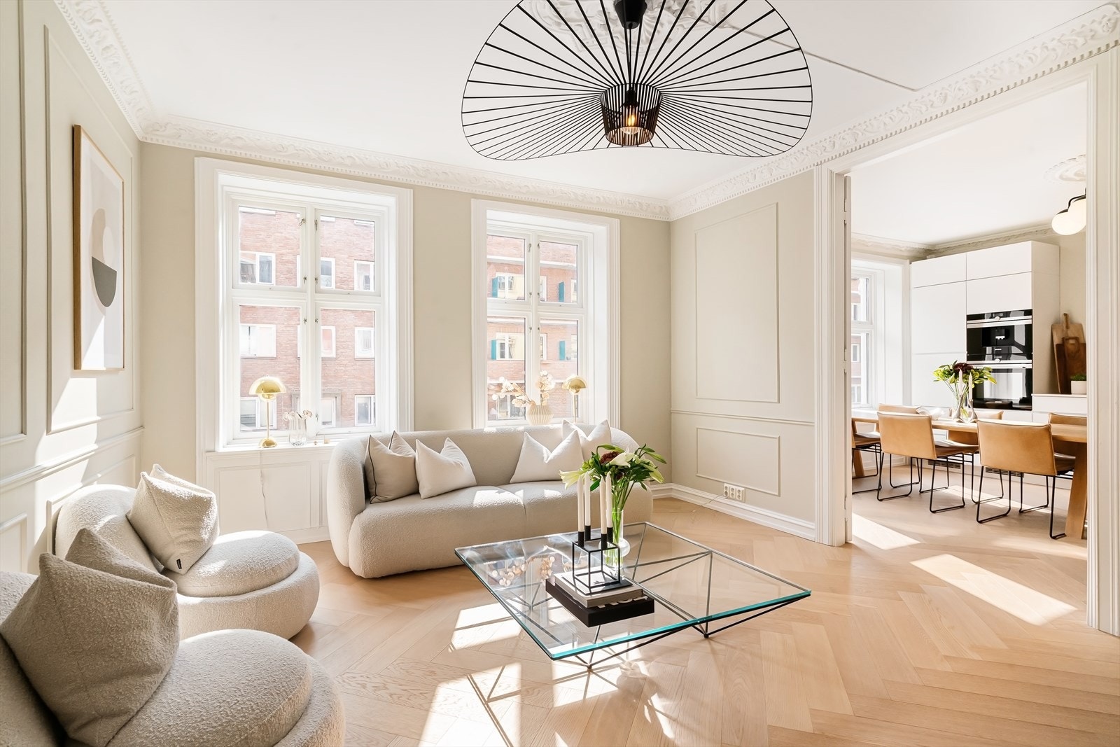 Leiligheten er rik på naturlig lysinnslipp og har en svært luftig atmosfære. Galleribilde