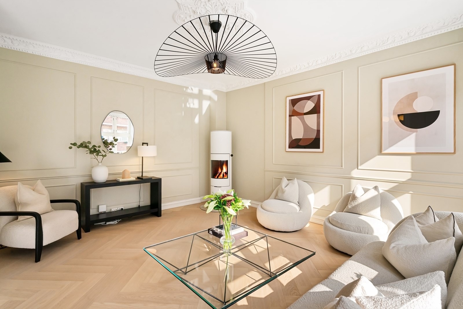 Også her har man flott fiskebensparkett med behagelig oppvarming via varmefolie. Galleribilde