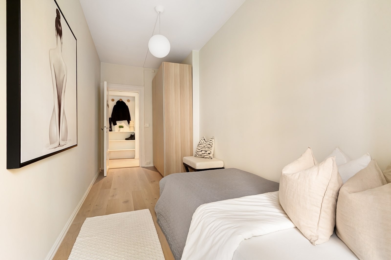 Her også er det god plass til en garderobeløsning som sikrer god oppbevaring. Galleribilde