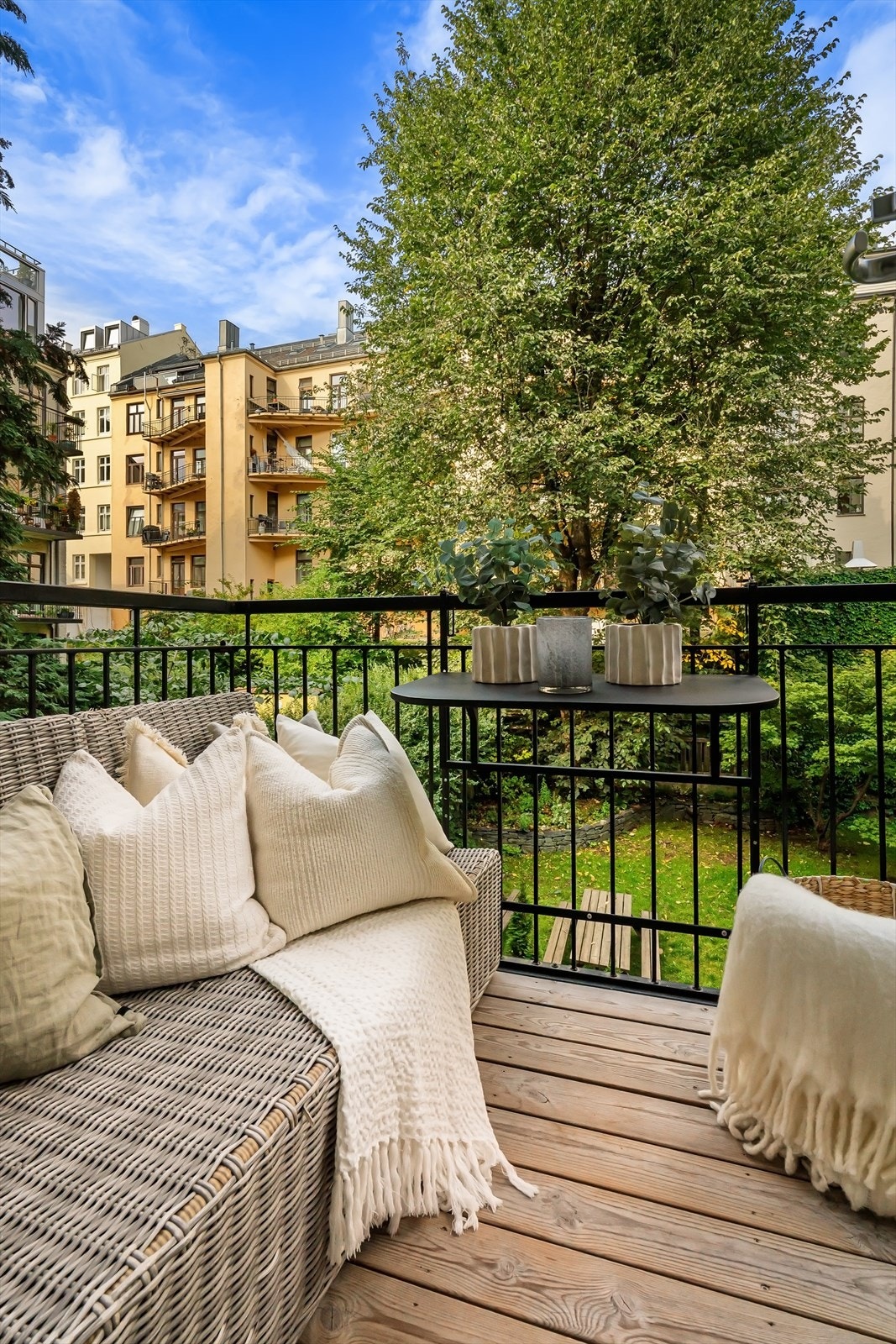 God plass til utemøblement for hyggelige stunder. Galleribilde