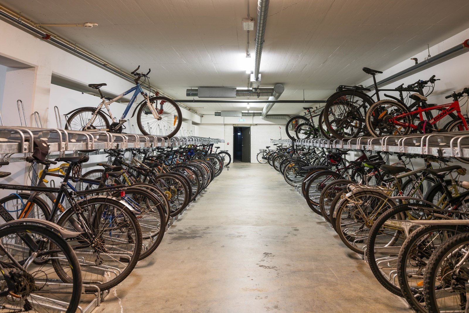 Et av borettslagets mange sykkelrom Galleribilde