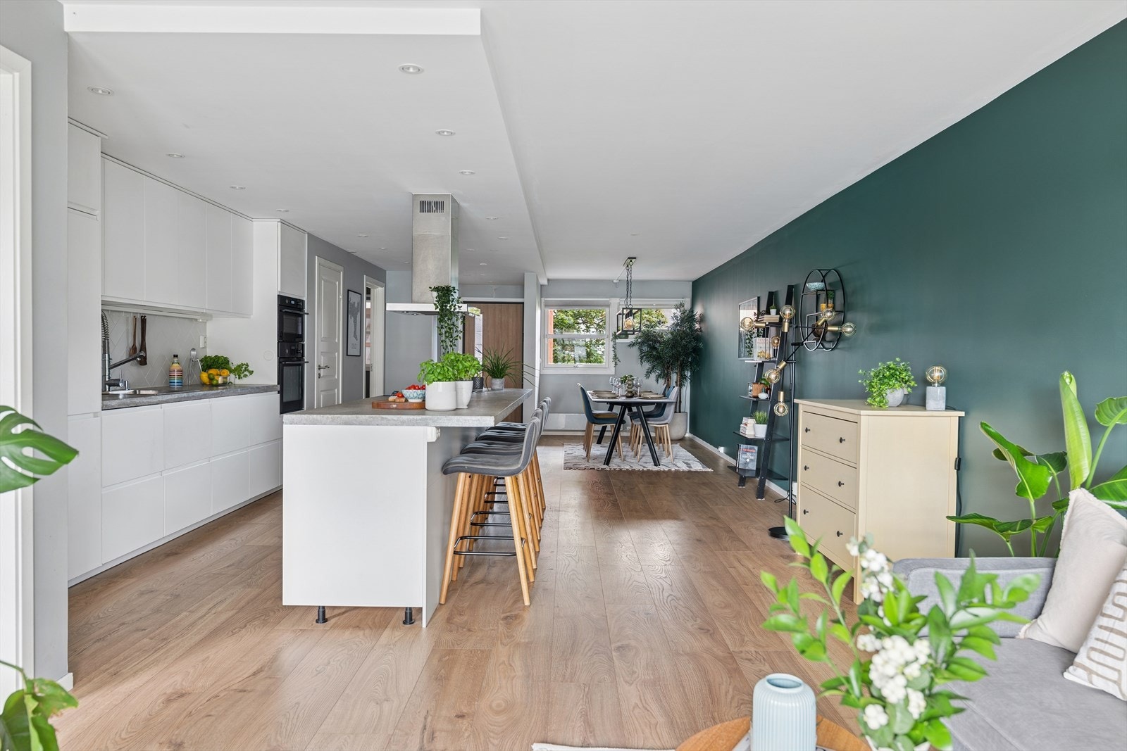 Leiligheten er på hele 87m² og bærer preg av gode løsninger, moderne standard og romslig atmosfære. Galleribilde