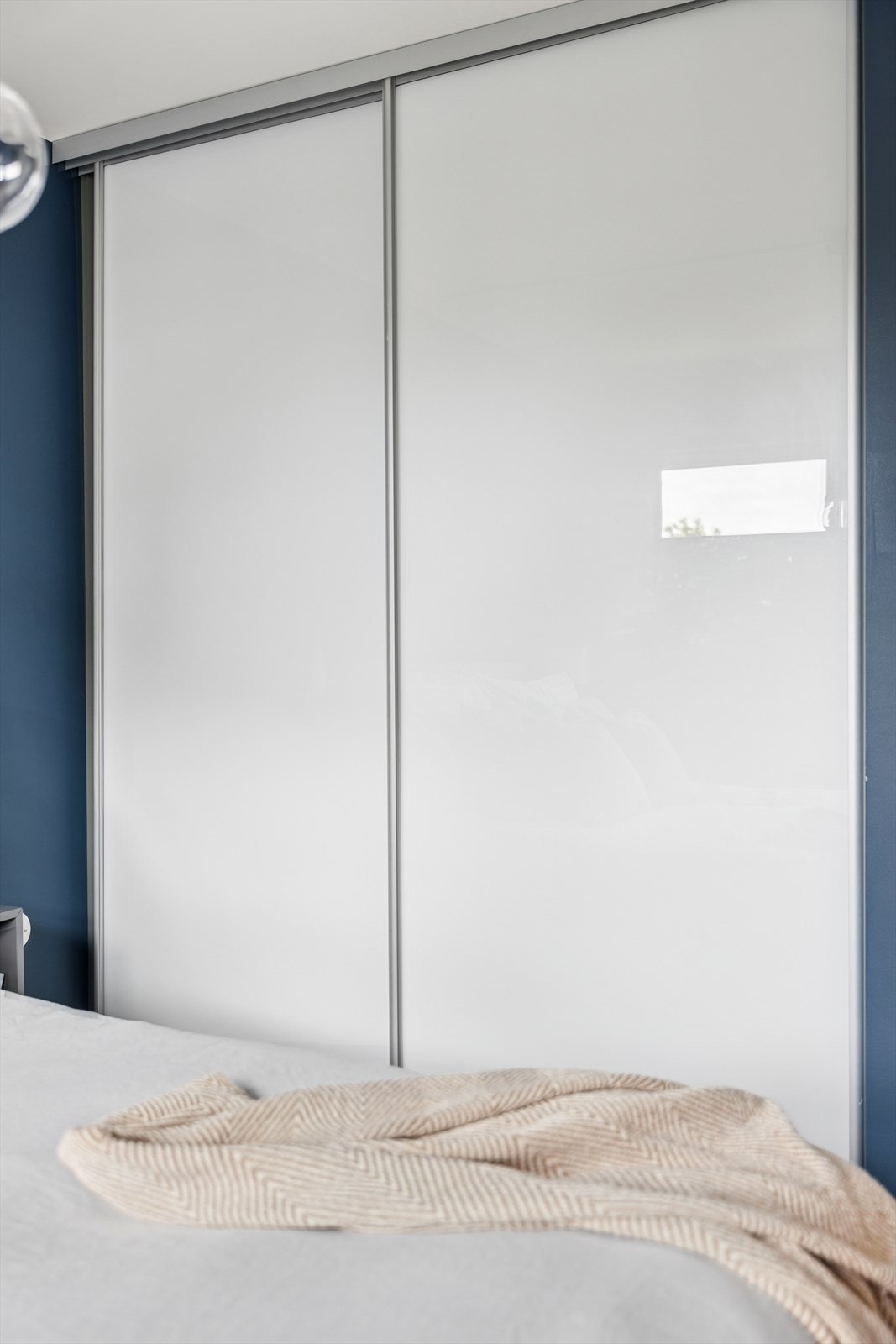 Du har i tillegg en dyp garderobeløsning med masse oppbevaringsplass. Galleribilde