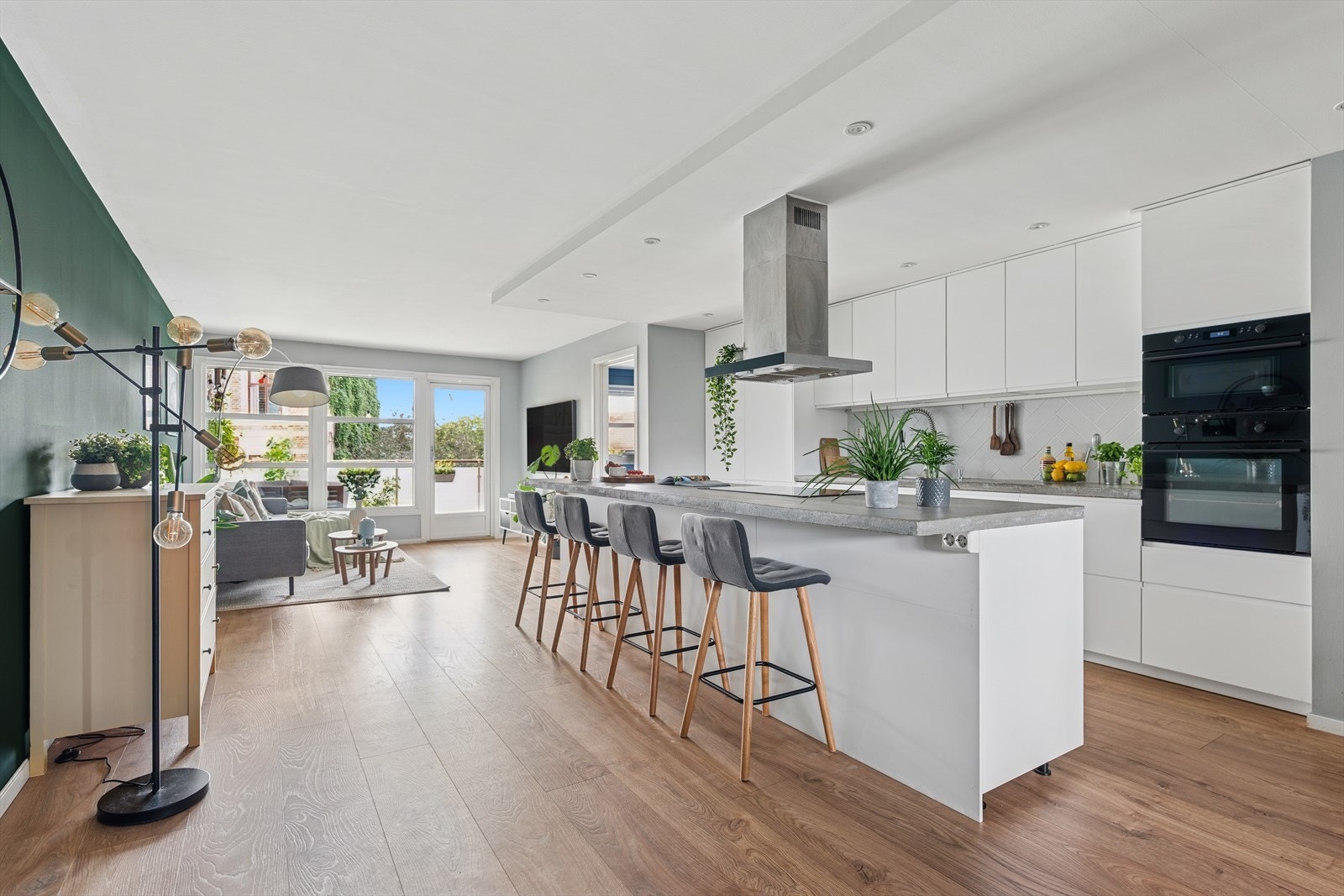 Avrinder Singh Hundal v/DNB Eiendom har gleden av å presentere Fjellgata 1 - en romslig og innbydende 3(4)-roms med ettertraktet beliggenhet i et stille og sjarmerende nabolag på Rodeløkka! Galleribilde