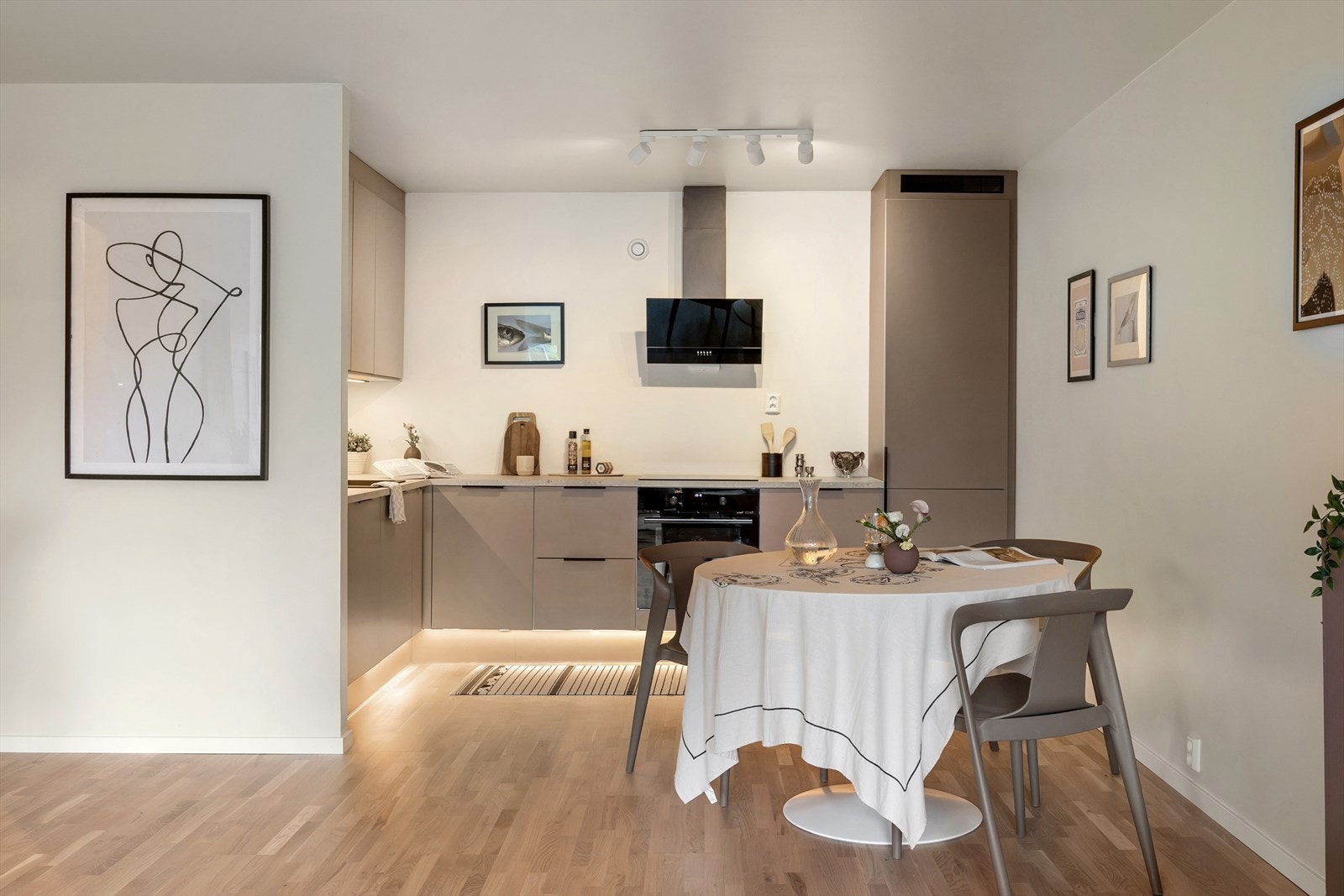 Her har du god plass til spisebord. Galleribilde