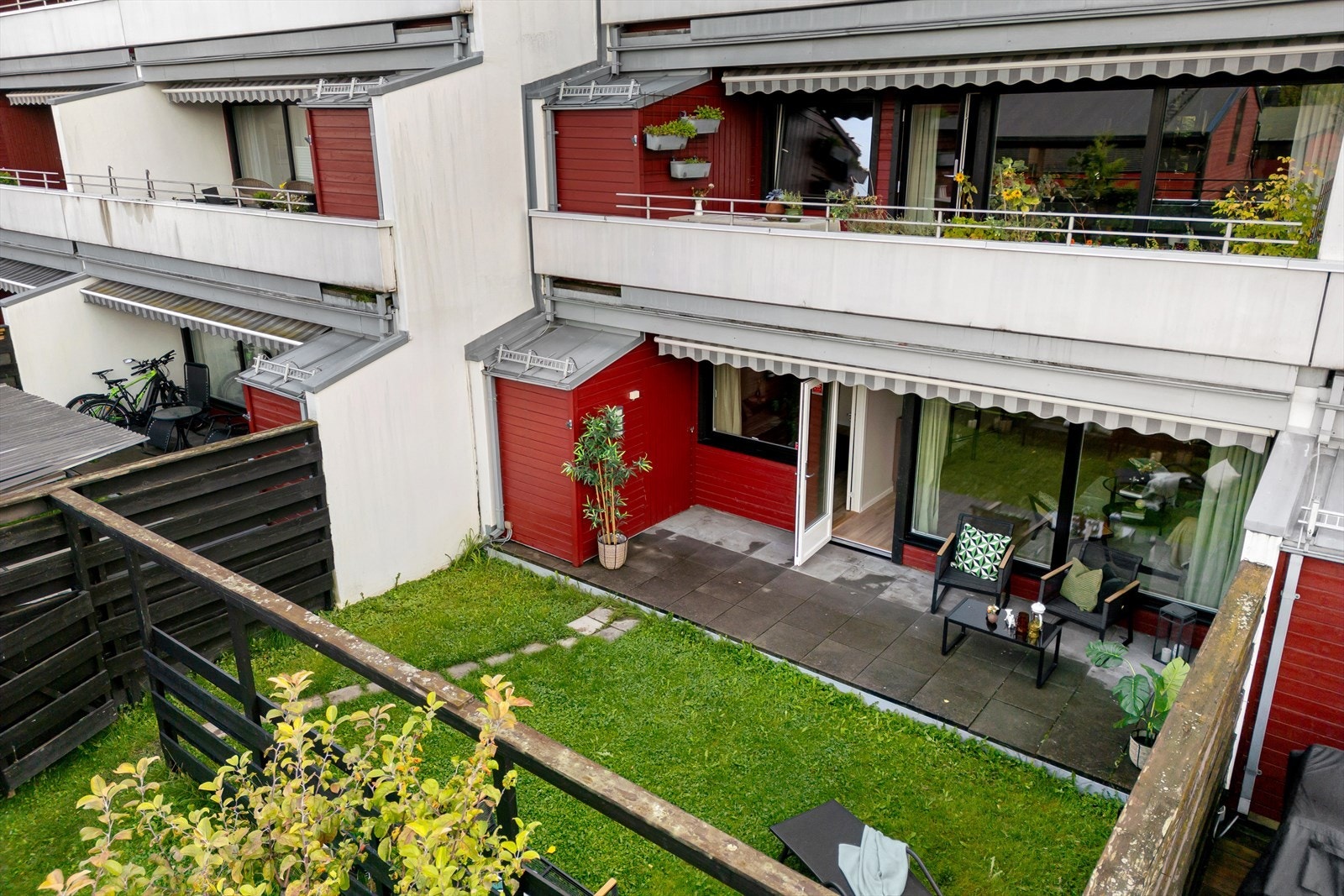 Skjermet uteområde med lite innsyn. Galleribilde