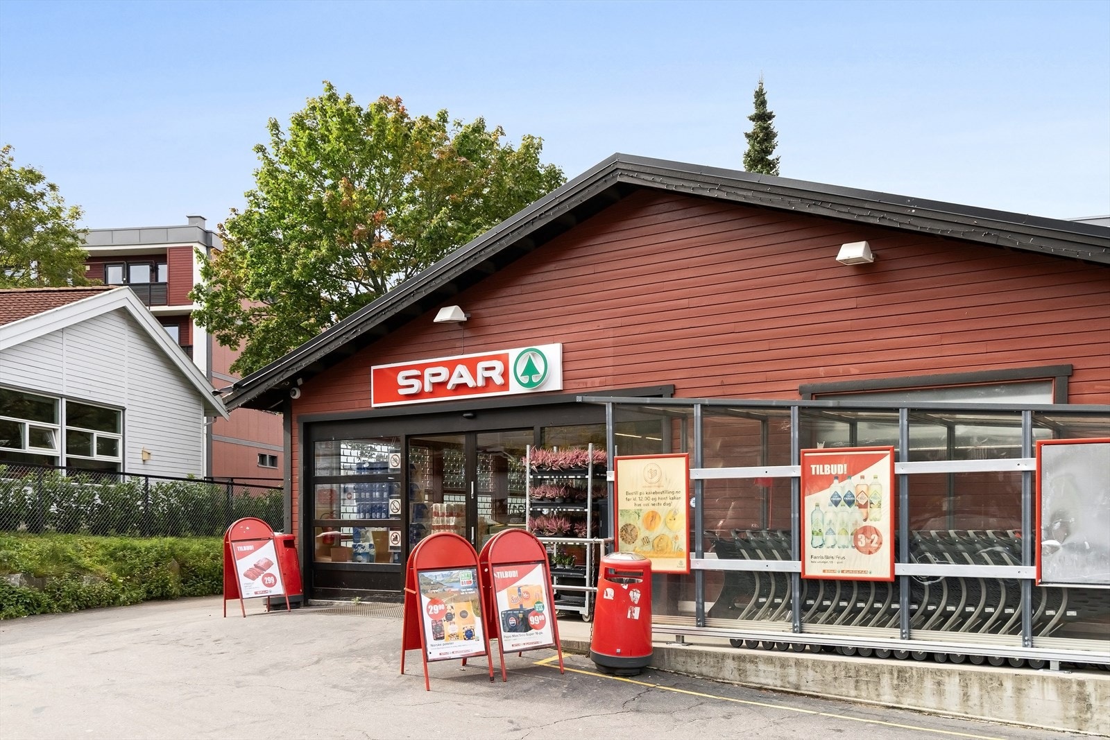 En kort spasertur til nærbutikken Spar. Galleribilde