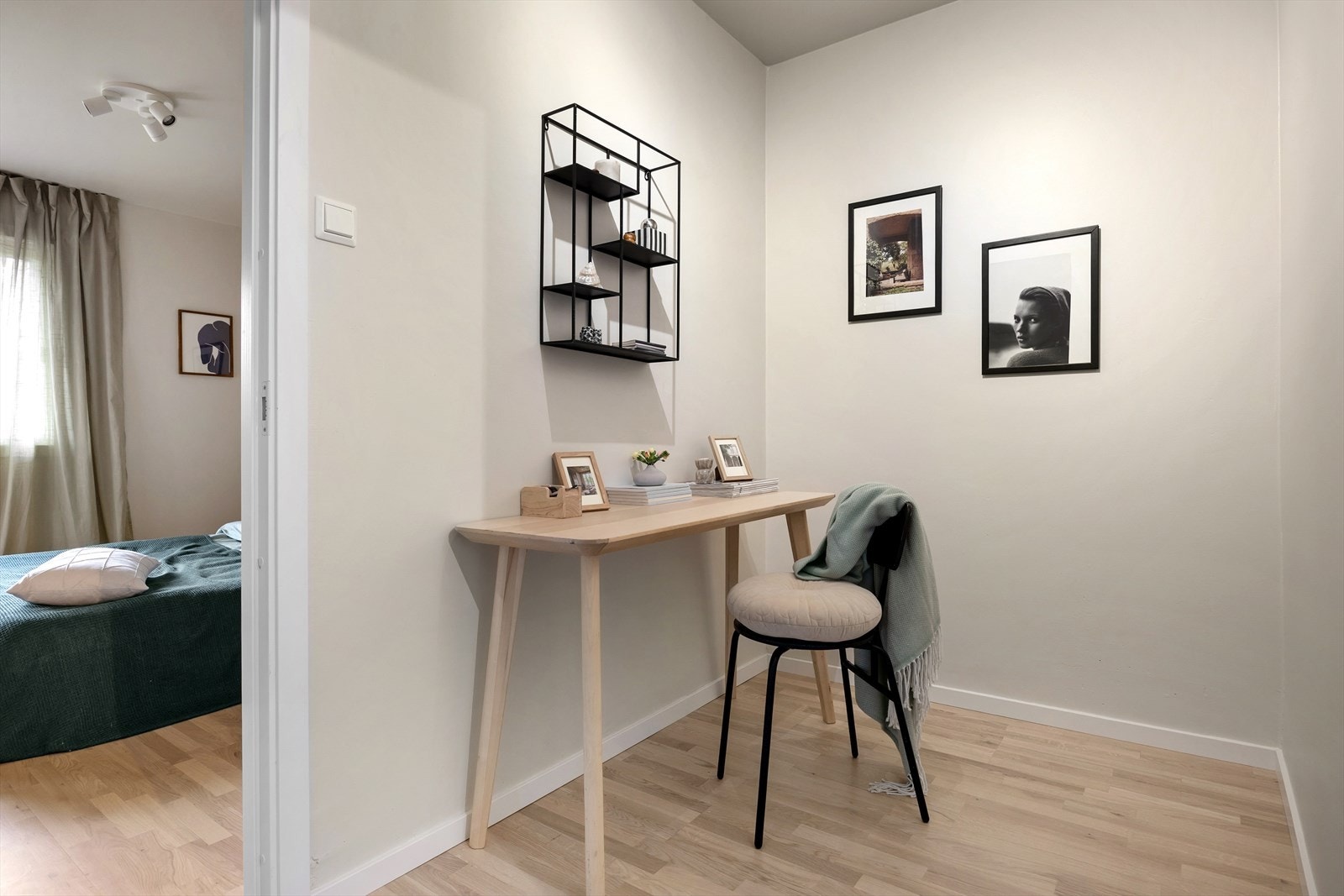 Tilknyttet soverommet har man et praktisk rom som i dag brukes som kontor. Galleribilde