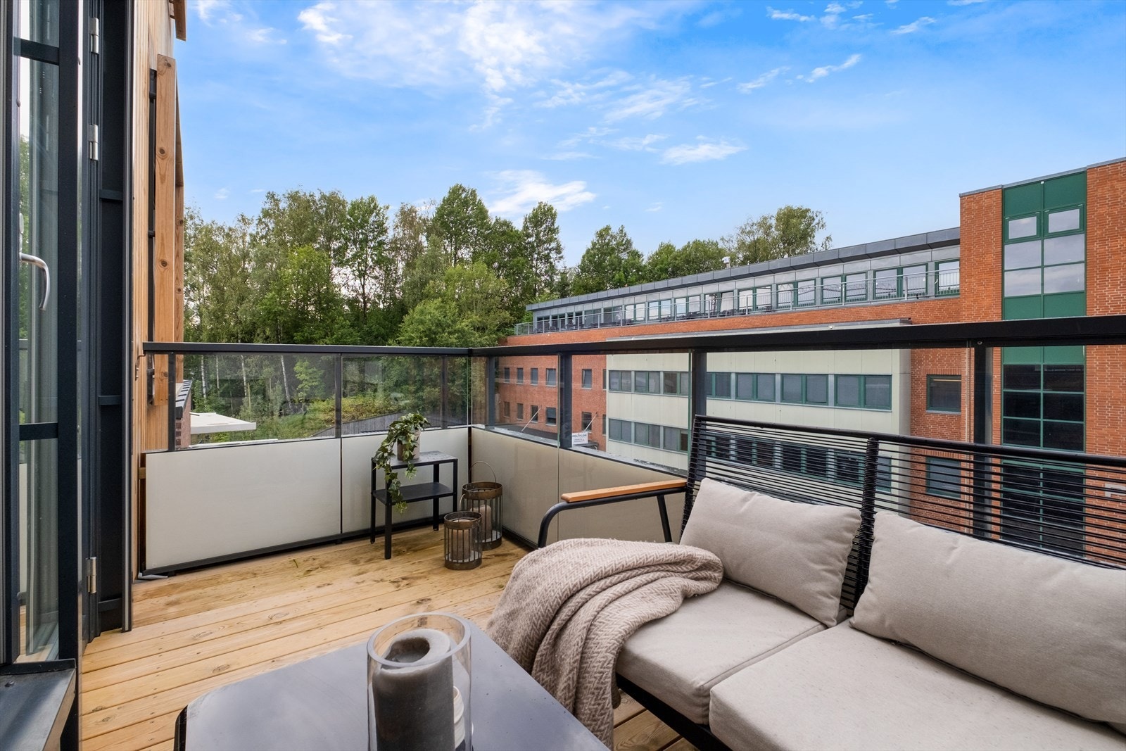 Balkong på ca. 5 kvm - ideell for sene sommerkvelder. Galleribilde