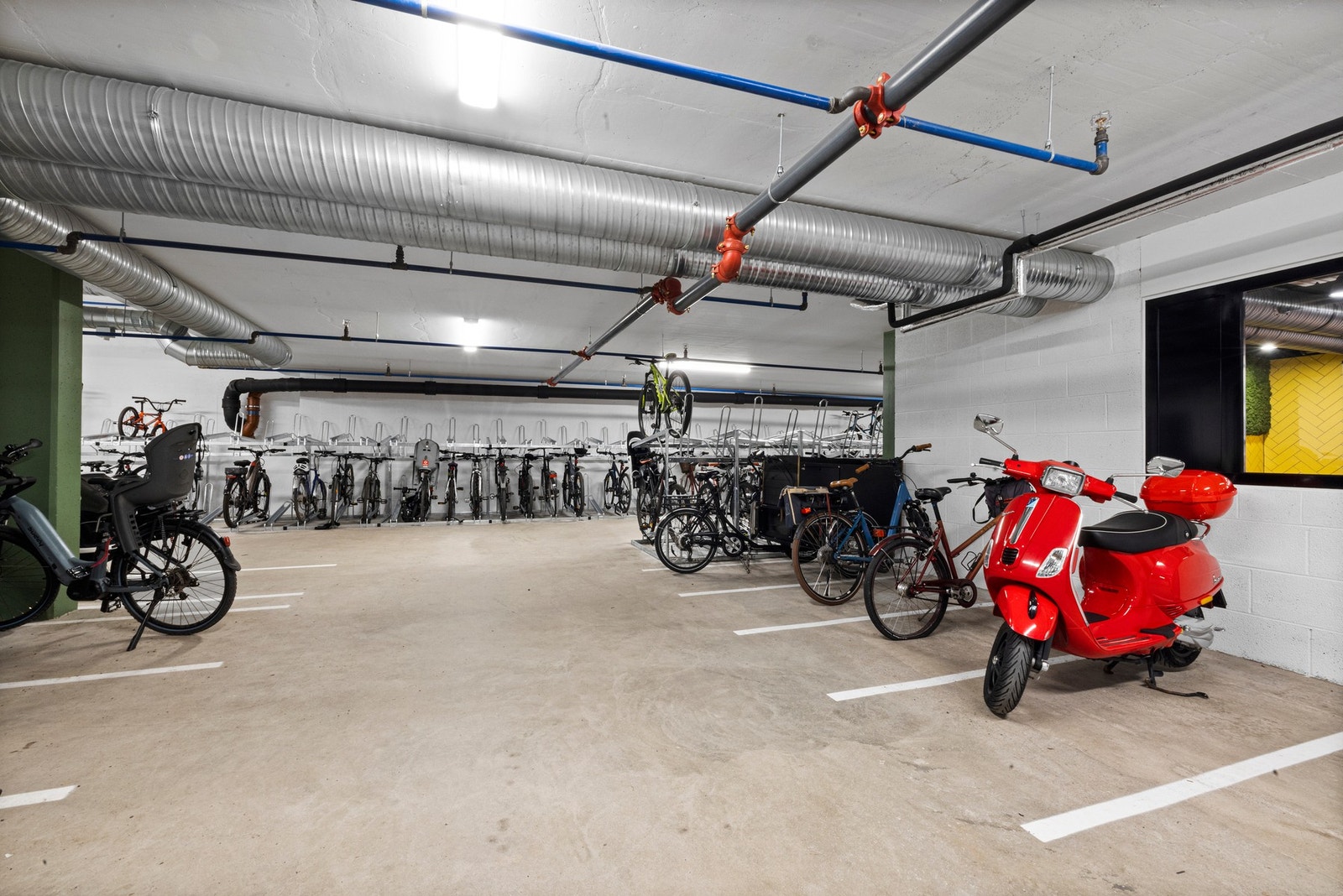 Felles sykkelparkering Galleribilde
