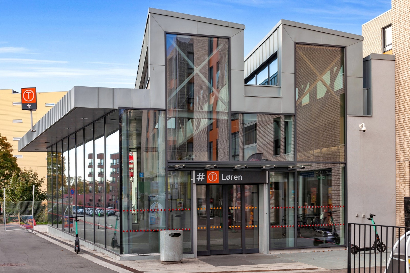 Løren T-banestasjon ca. 8min gange fra boligen Galleribilde