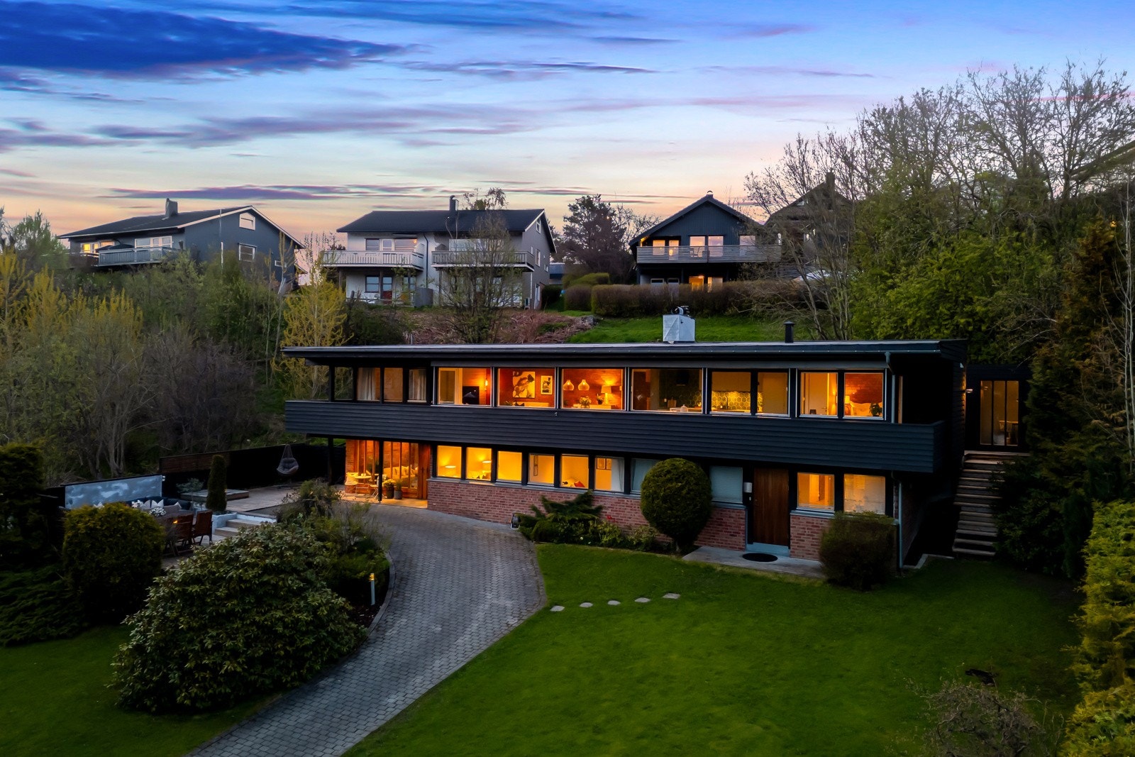 Proaktiv Eiendomsmegling v/Lasse Bøen ønsker velkommen til Klæbuveien 193. En særpreget funkisbolig med en rekke kvaliteter. Galleribilde