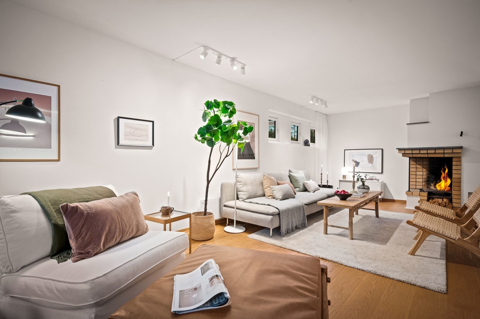 Kveldsstemning i stuen. Galleribilde