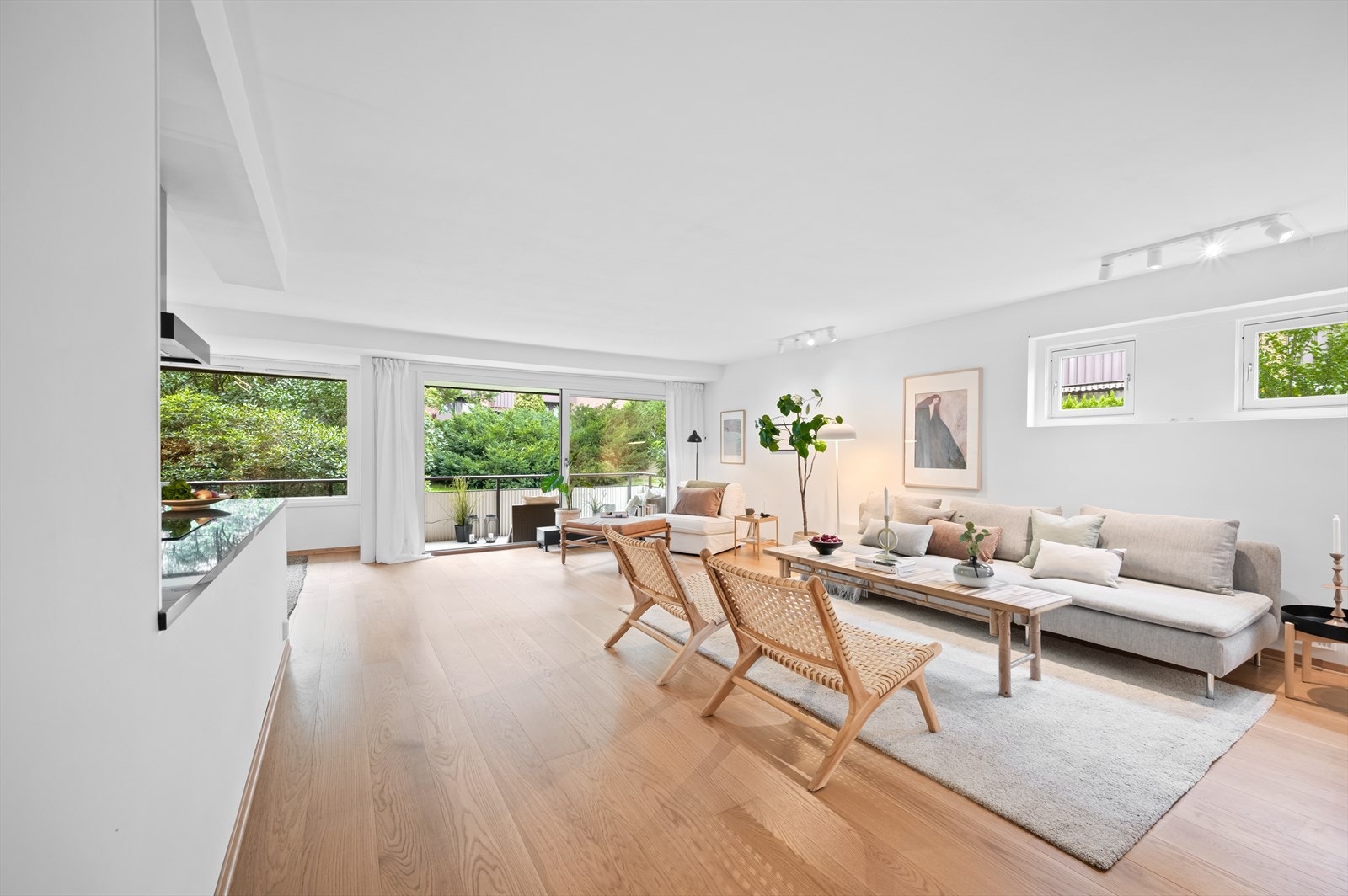 Åpen og sosial planløsning med naturlig soneinndeling til flere ulike bruk. Galleribilde