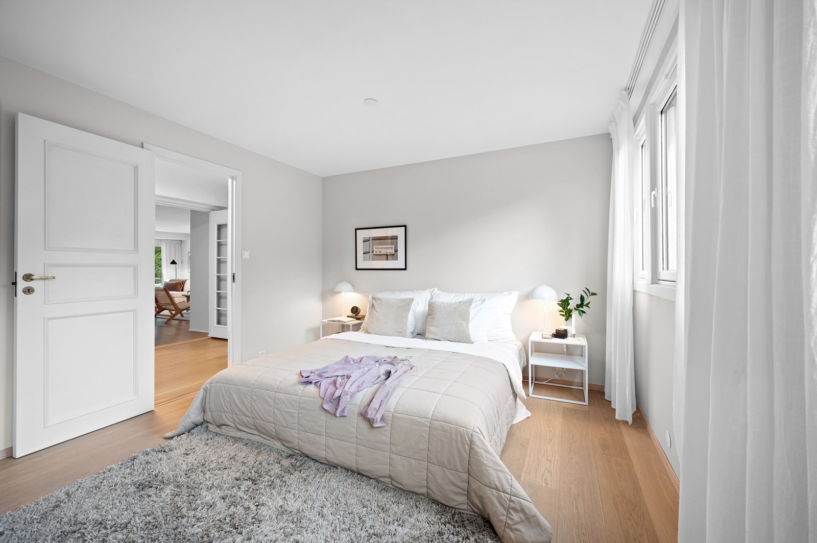 Hovedsoverommet ligger tilbaketrukket til i boligen. Galleribilde