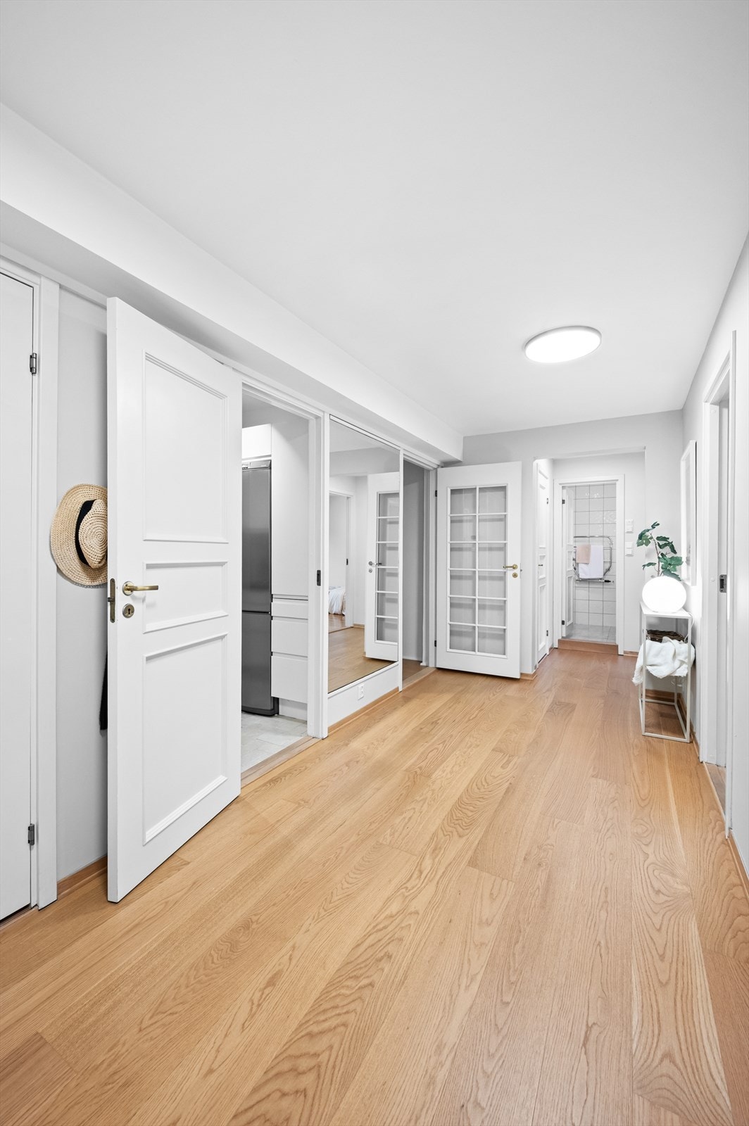 Mellomgangen skiller soverommene fra resten av oppholdsrommene. Galleribilde