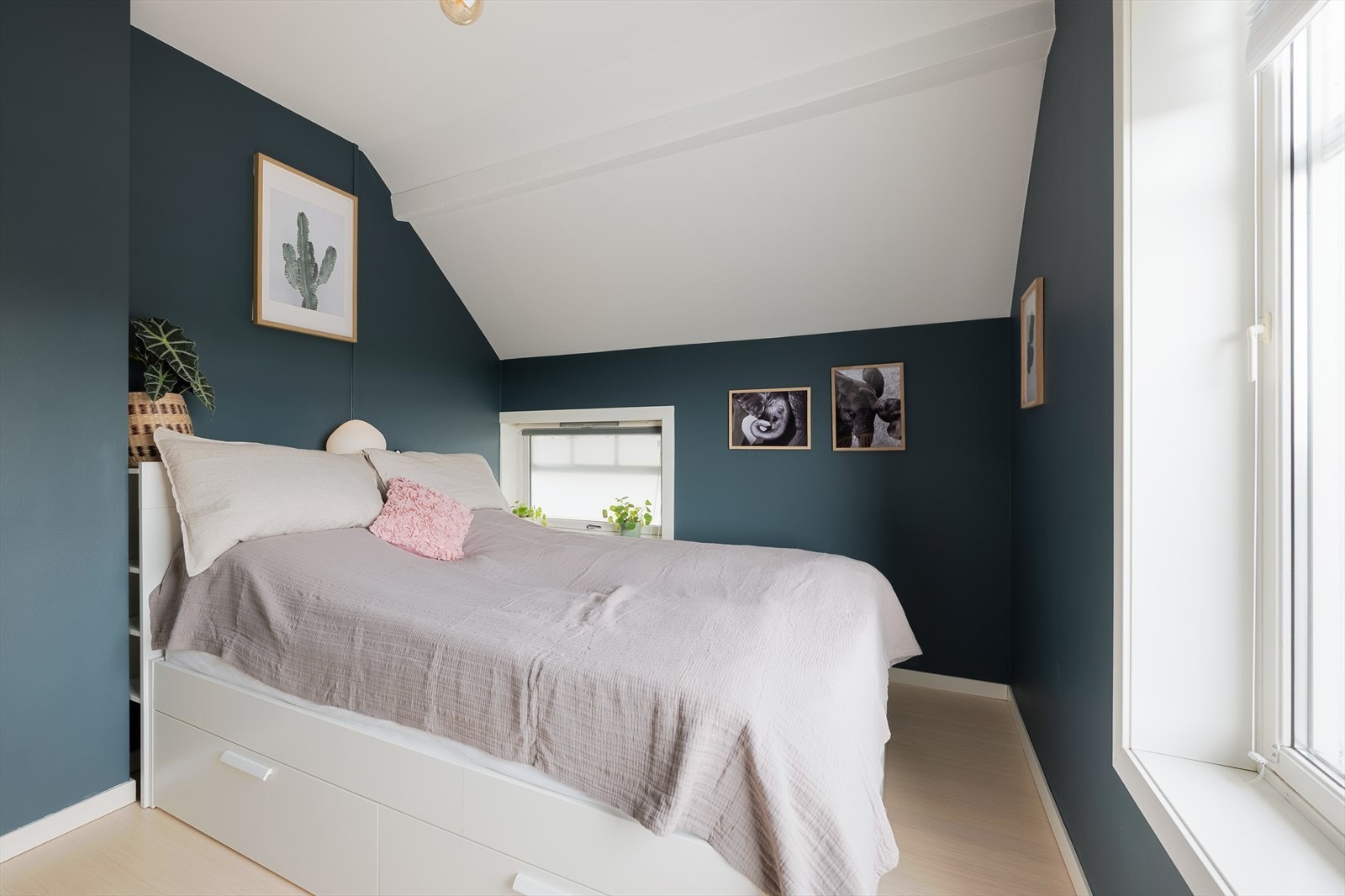 På soverommet er det god plass til dobbeltseng og annet ønskelig møblement. Galleribilde