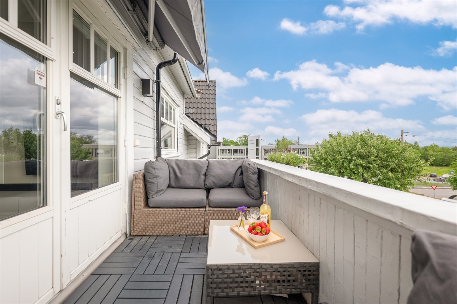 Balkongen vender mot syd, så her kan du nyte gode solforhold store deler av dagen. Galleribilde